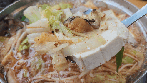  [서울 가산] 맷돌로만 가산점 - 두부구이, 두부전골, 여러 가지 순두부를 즐길 수 있는 가산순두부, 입구의 대형 맷돌
