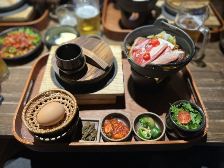  [서울/마포] 우물집 :: 홍대 데이트 코스, 가족 모임 모두 가능한 분위기 좋은 퓨전 한식 맛집, 7인 단체석 후기 (내돈내산!)