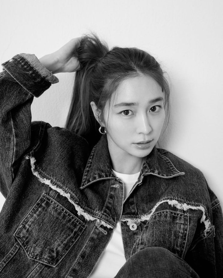  20대 보다 옷 잘 입는 여자 40대 패션 그 잡채인 이민정의 청 자켓으로 완성한 데님 셋업 코디 추천