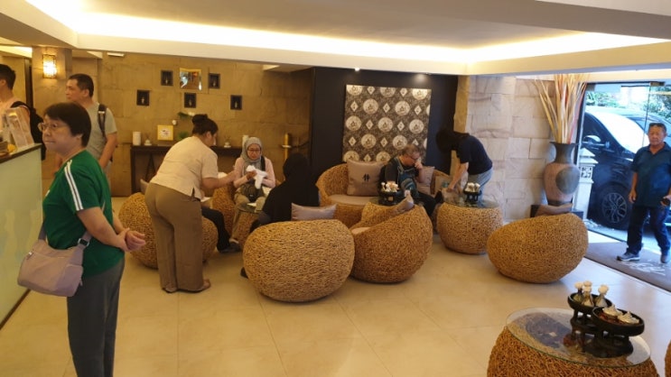 태국의 향기로운  아로마(aroma theraphy)와 타이(thai massage) 마사지