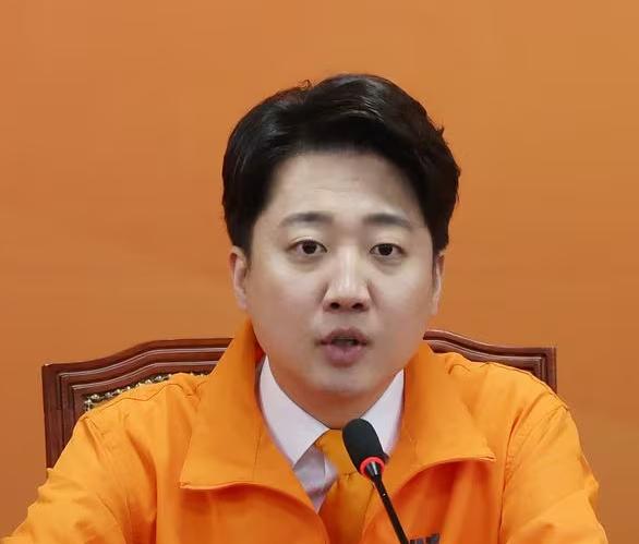 <b>이준석</b>, <b>홍준표</b>의 이강인 비판에 날선 대응