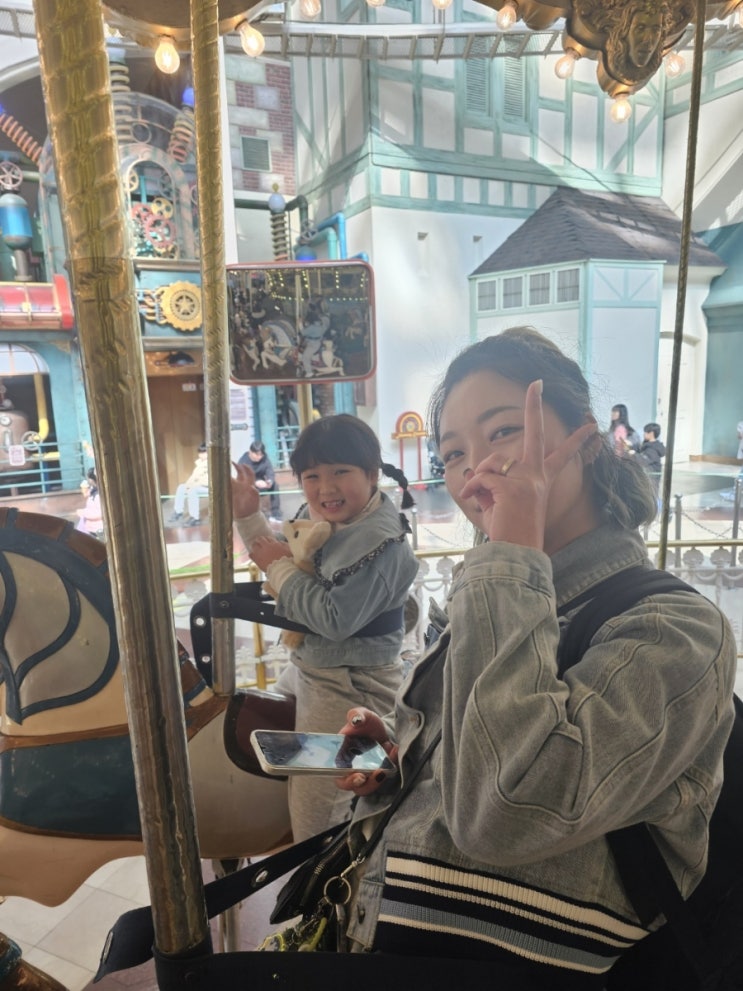  평일 롯데월드 눈치게임 실패 대기시간이 어마어마해 with 2월 할인정보