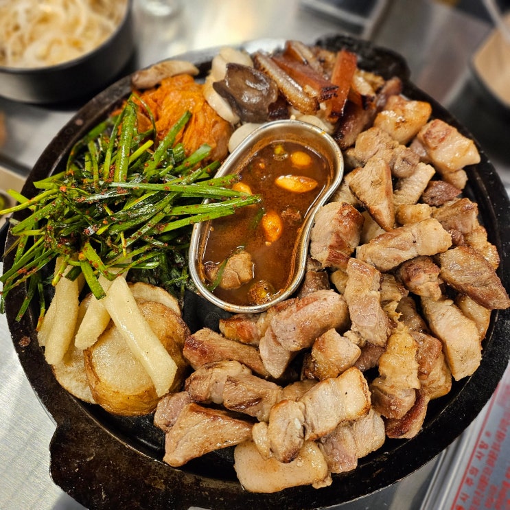 천호 맛집, 돼봉삼겹살 천호 강렬한 모듬한판!