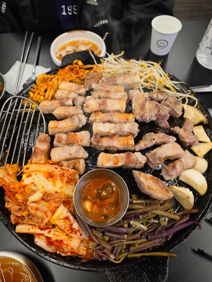  광교 삼겹살 맛집 솥뚜껑에 구워먹는 조선부뚜막(+미나리)