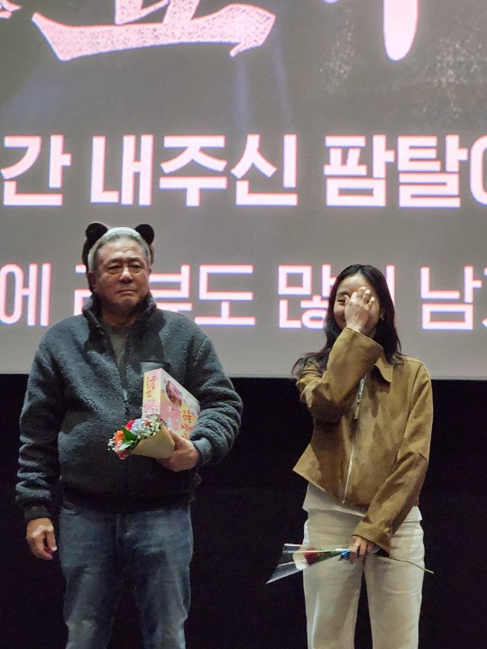 [SC이슈]최민식, 신났네 신났어…판다 머리띠 착용한 60대... 