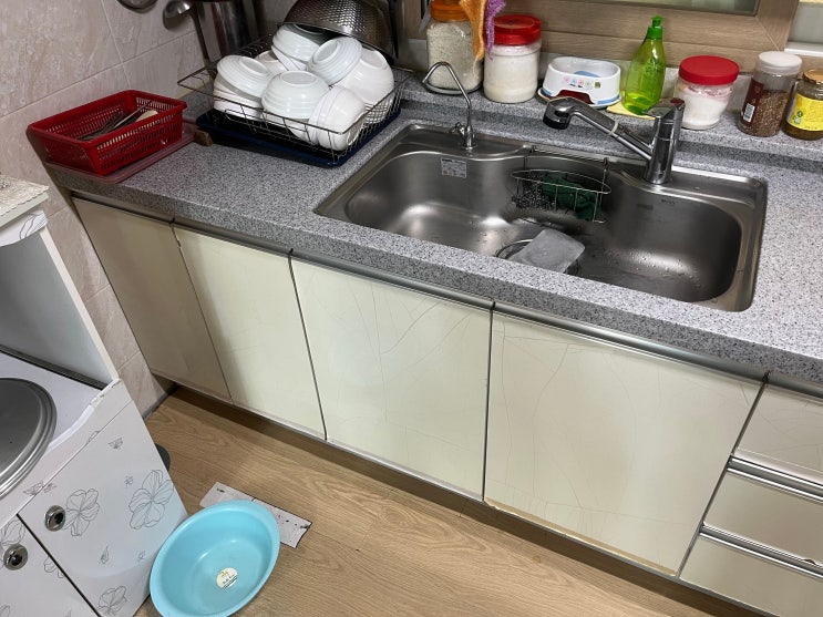  부산 중구 경로당 씽크대문짝교체 및 수전 교체 작업기