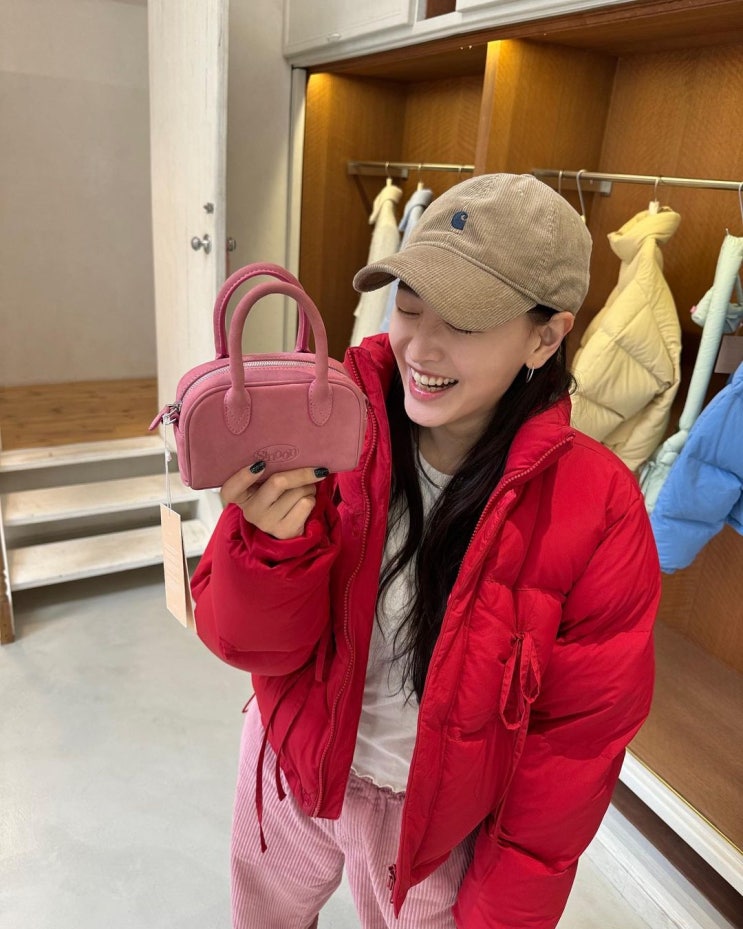 재경의 매력적인 컬러가 매력인 여자 보조 가방 브랜드 시눈의 중저가 여성용 핑크 미니백 추천