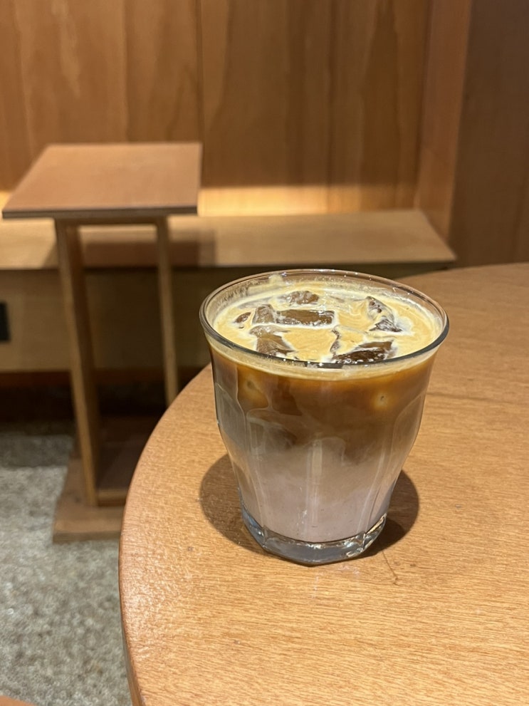  [커피인류 강남구청점] 승연씨의 '최고의 플랫화이트를 찾아서'  | #플랫화이트 #코히맛집 #강남구청카페