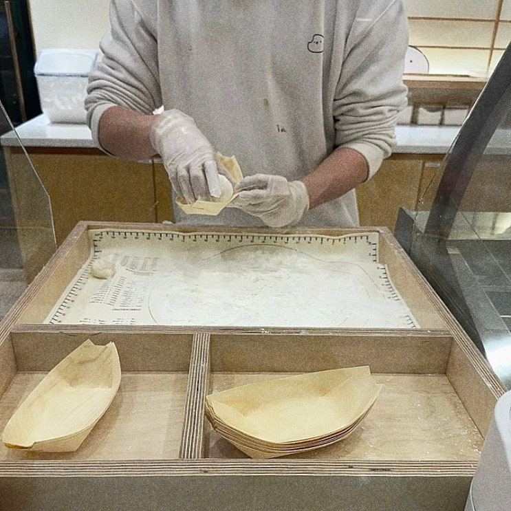  즉석에서 만들어주는 찰떡 아이스크림 유키모찌 성수점 피스타치오 맛 리뷰.