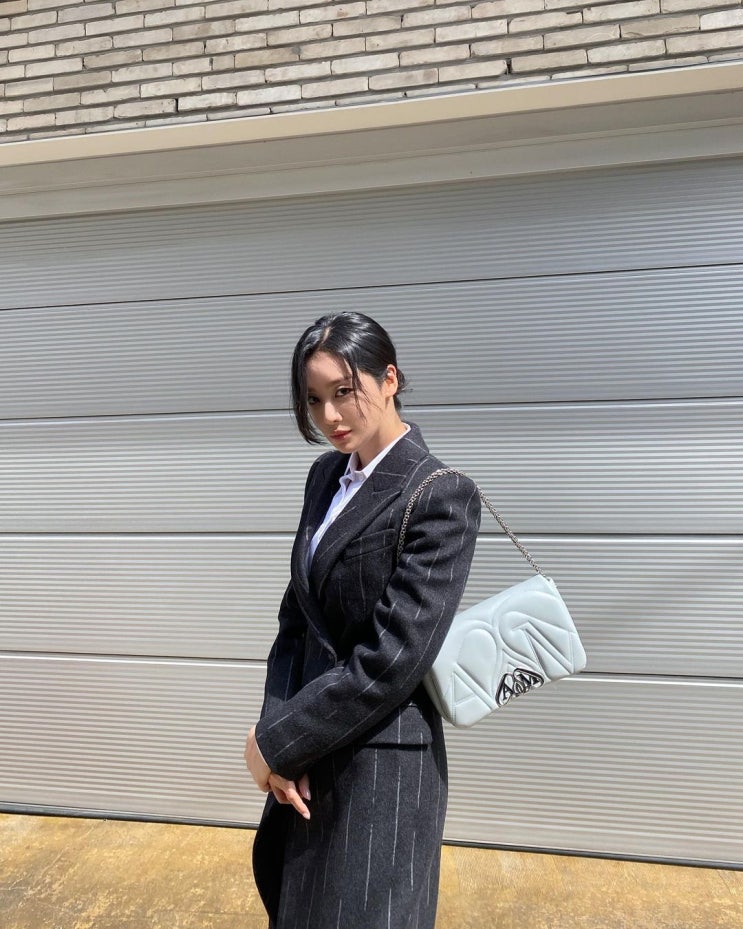  똑같이 입는 것 보다는 매니시한 느낌의 여자 연예인 결혼식 하객룩 패션으로 깔끔한 코디 추천 w. 차주영