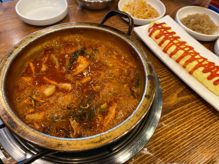  성수동고기집 " 왕삼겹촌돼지 " 점심추천 생고기묵은지찜