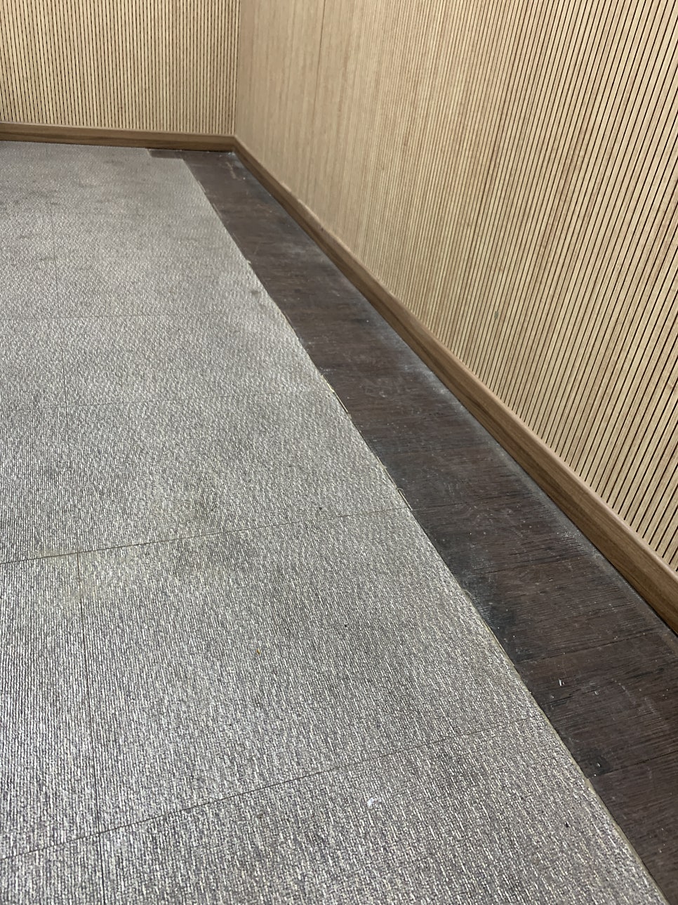 바닥 데코타일 부분 시공 가능한 곳