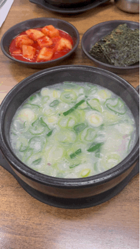  진한 국물과 푸짐한 고기의 맛이 일품인 '광교장 설렁탕' 방문 후기