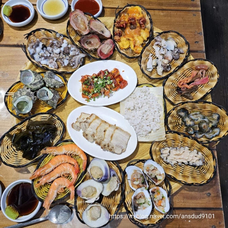  부산 기장 연화리맛집 '남풍' 푸짐한 해산물 전복죽에 소주한잔