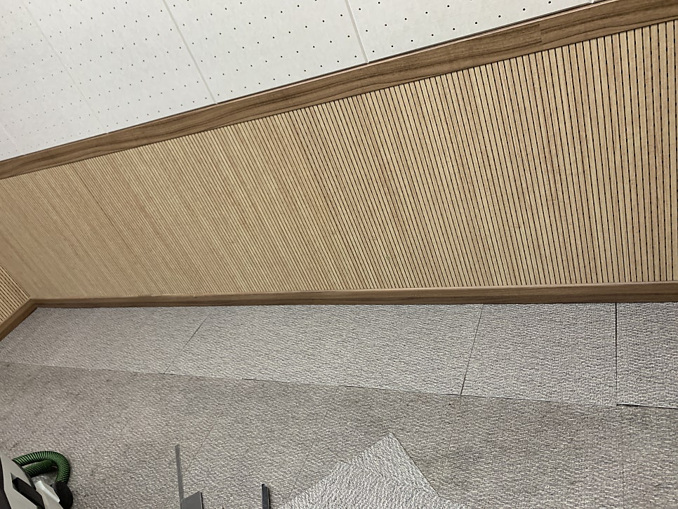 바닥 데코타일 부분 시공 가능한 곳