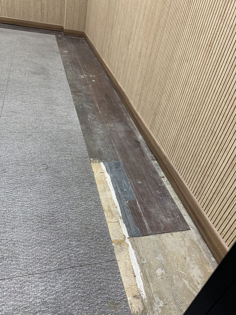 바닥 데코타일 부분 시공 가능한 곳