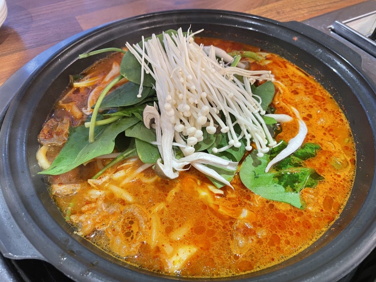  50년 전통의 하단맛집 제일돌곱창아이와 함께 가기 좋아요