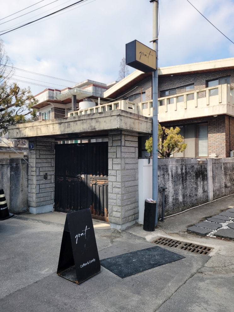  한옥 분위기 성안길 카페 고트