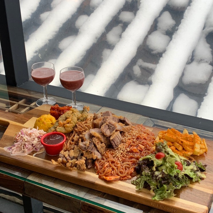  종로 익선동 맛집 빠삭족발 한옥 감성에 기와 뷰