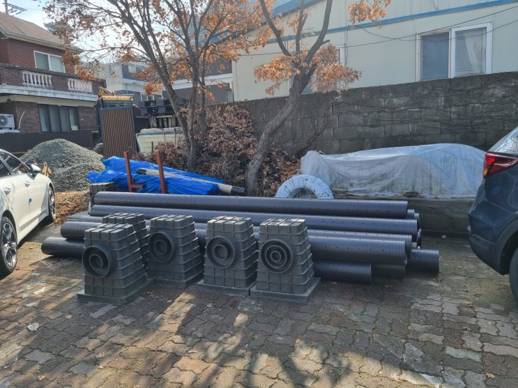  충남 공주시 금학동 주택 앞마당 맹암거, 우수관로 공사 현장 자재납품, PE이중벽관 유공관, PE빗물받이, 토목용 부직포 등