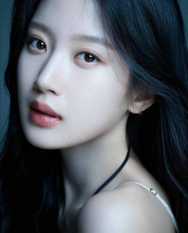 작가 문가영 성공적 데뷔 산문집 ‘파타 2000 부 판매 란제리 룩 작가 문가영 성공적 데뷔 산문집 ‘파타 2000 부 판매 란제리 룩
