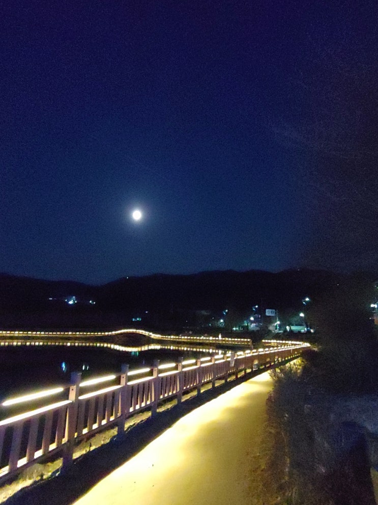오늘아침, 설봉호수의 달과 칼바위에서 본 일출 오늘아침, 설봉호수의 달과 칼바위에서 본 일출
