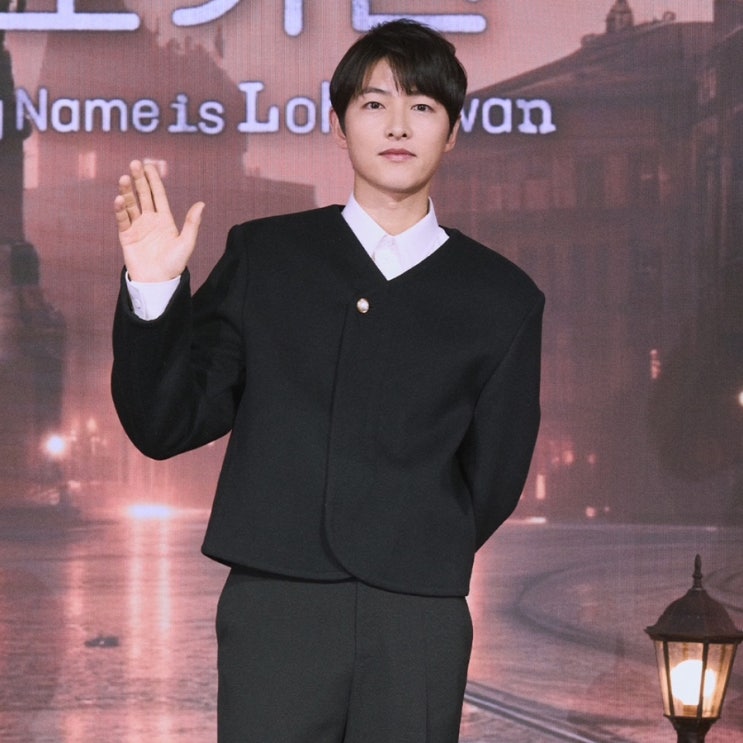 <b>로기완 제작발표회</b> <b>송중기</b> 루이비통 노카라자켓 남자명품옷... 
