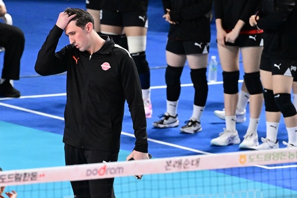 한국 <b>도로공사전</b>에서 길었던... 만 <b>페퍼 저축은행</b>의 조 트린지... 