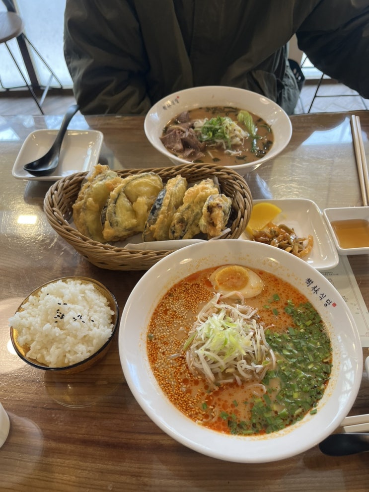  탄탄면 가지만두 개꿀조합 수림식당 본점 뿌수기