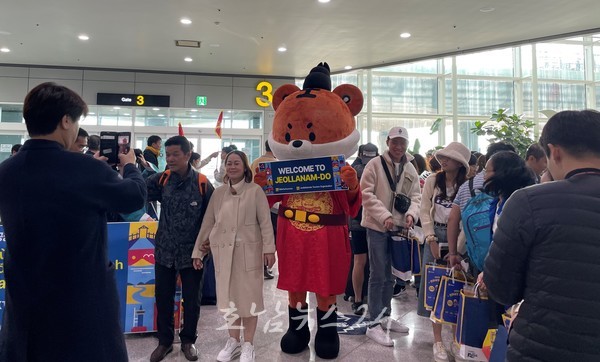  법무부로부터 무안국제공항 ‘무사증’ 내년 3월까지 연장 승인 받아..외국인 관광객 유치 활성화
