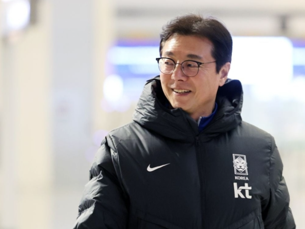 <b>황선홍</b>, 축구대표 '임시 감독' 선임...<b>태국</b>과 2연전 지휘