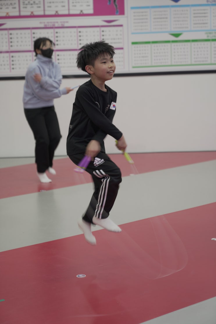  [중학생 vs 초등학생 쉐도우 줄넘기 대결! 누가 잘할까요?] 잠실 신천동에 있는 음악줄넘기학원 파워점핑줄넘기 잠실월드점, 장미아파트 근처 장미상가에 위치 잠현초, 잠동초, 잠실중