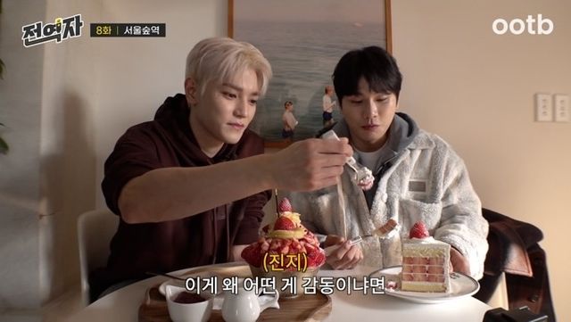 'SM 방문' <b>이이경</b>, 카리나 포토카드에 '잇몸 만개' 함박웃음