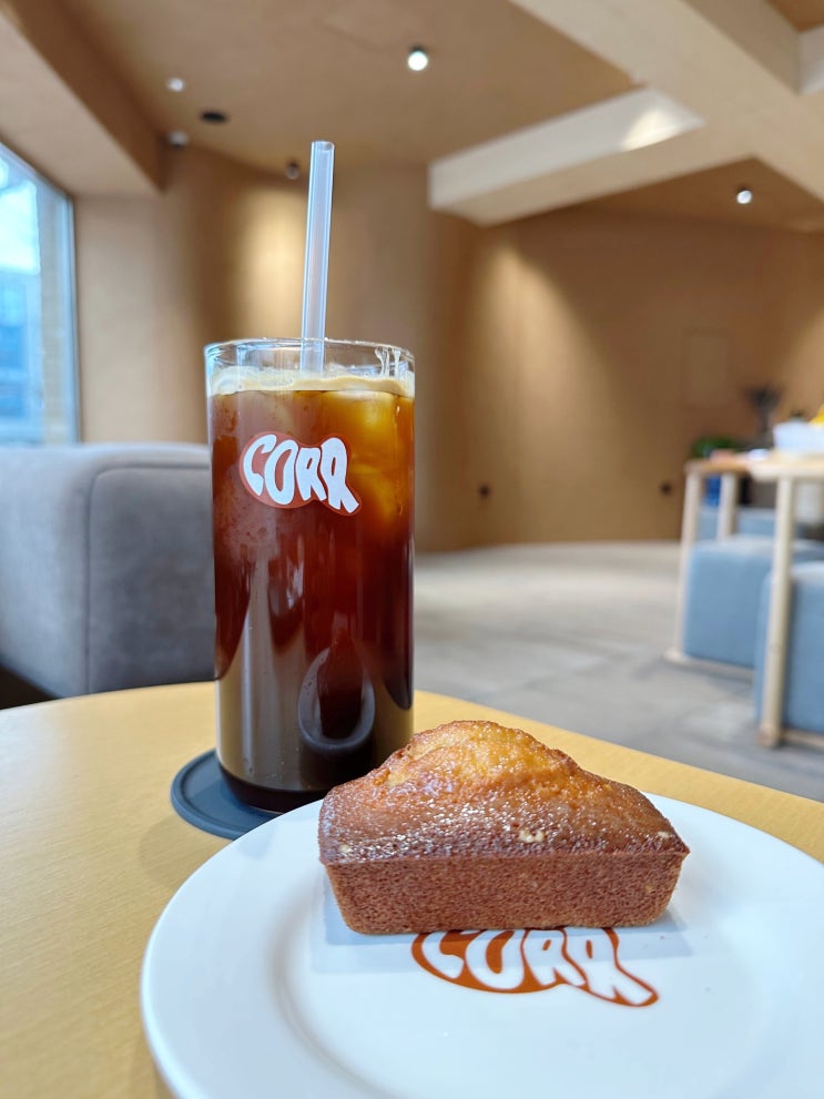 부산 사직동 카페, 휘낭시에와 커피가 매력적인 코르 CORR