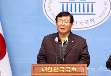 <b>설훈</b>, “<b>민주당</b>에는 김대중의 가치, 노무현의 정신이 모두... 