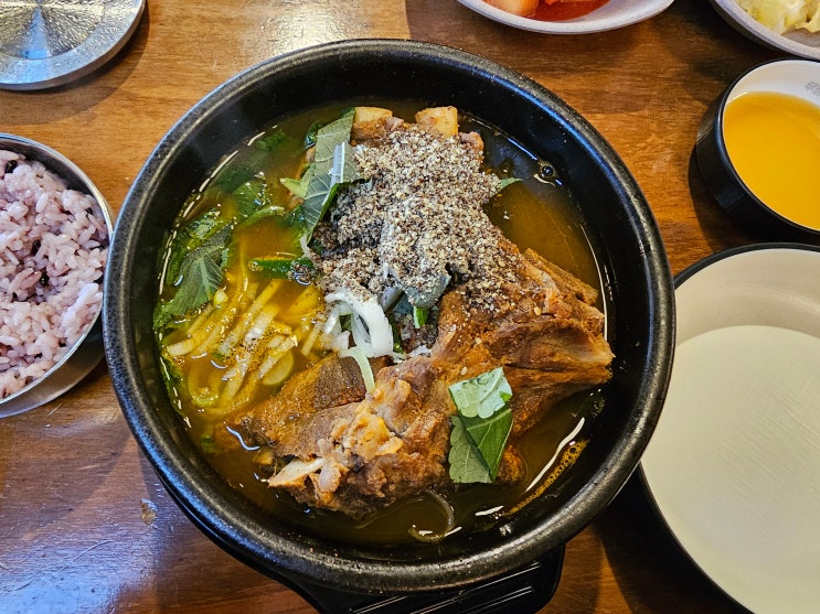 선유도 점심먹기 좋은 뼈해장국 맛집 족발야시장&무청감자탕