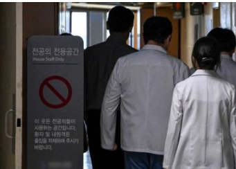 교수들/<b>대학총장</b> 만난 이주호.의대생 복귀/의<b>대학</b>장,350명... 