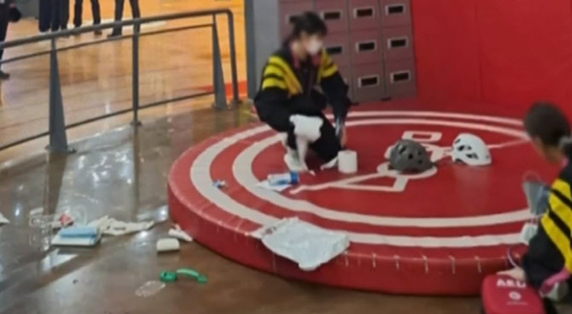 <b>스타필드</b> 안성 <b>번지점프</b>하던 60대 여성 추락사, 안전고리 걸지... 