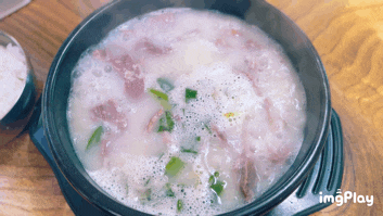  푸짐한 고기 양에 놀라고 직접 만든 김치와 순대국밥으로 배부르게 점심 식사했던 “왕건순대국”