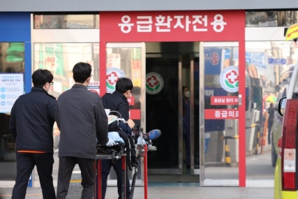 "사직 아닌 <b>순직</b>하게 생겼다" <b>응급의학과</b> <b>교수</b>, 尹 빠른 결단 호소
