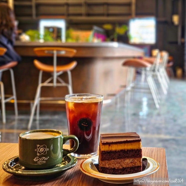 포항 장성동 카페, 회전레일이 있는 커피 화덕 베이글 맛집, 이엠씨 커피(EMC COFFEE)