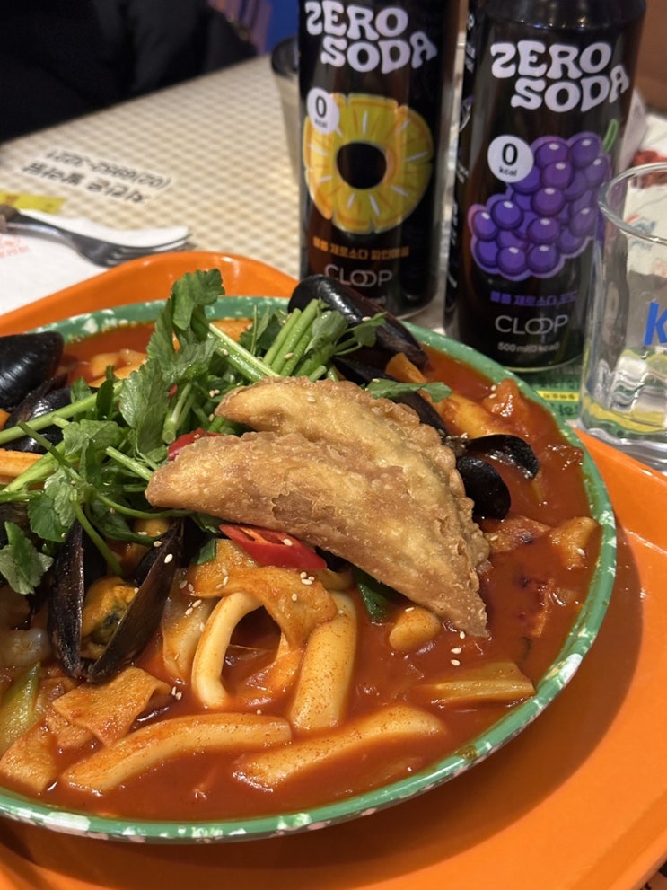 신당역 맛집 추천: 레트로한 분위기의 치킨 맛집 발라닭