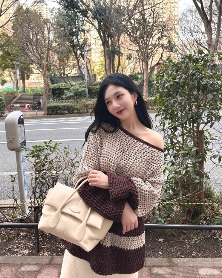  30대 여자 데일리백으로 언제 들어도 질림이 없는 디자인의 명품 브랜드 토즈 di 여성 신상 가방 추천 w. 조이