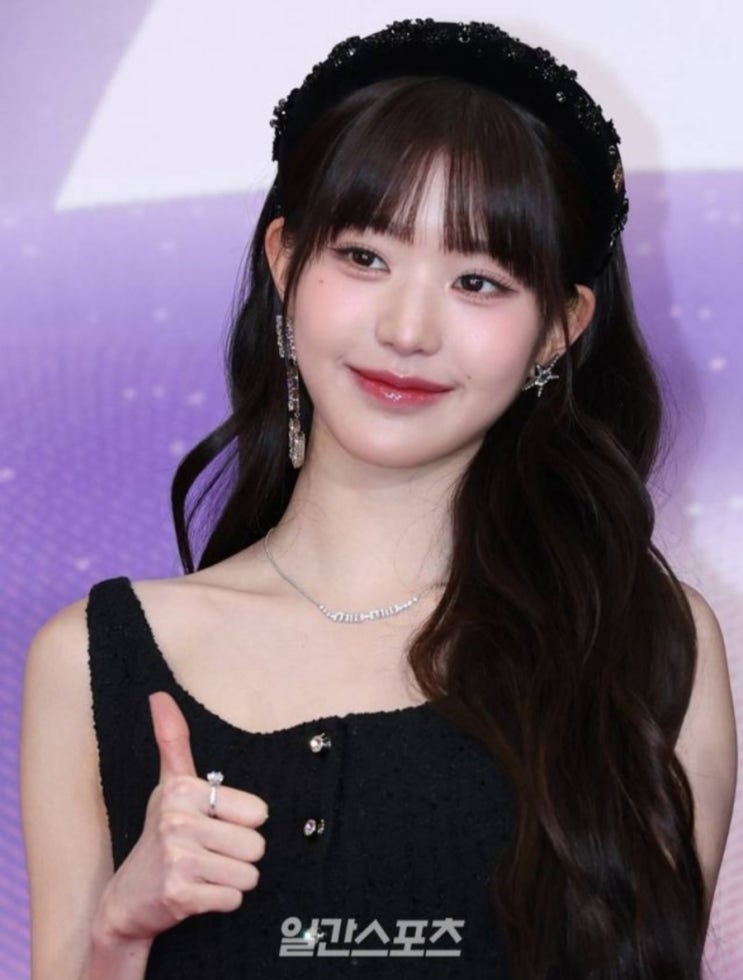 <연예가핫이슈> ‘아이브 장원영 머리카락’ 중국 경매 사이트에서 1800만 원까지 치솟아 <연예가핫이슈> ‘아이브 장원영 머리카락’ 중국 경매 사이트에서 1800만 원까지 치솟아