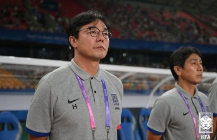 &lt;실시간 핫이슈&gt; '국대·올대' 겸직 황선홍 감독, "국민 여러분, 대한민국 축구 제자리로 돌려놓겠다"