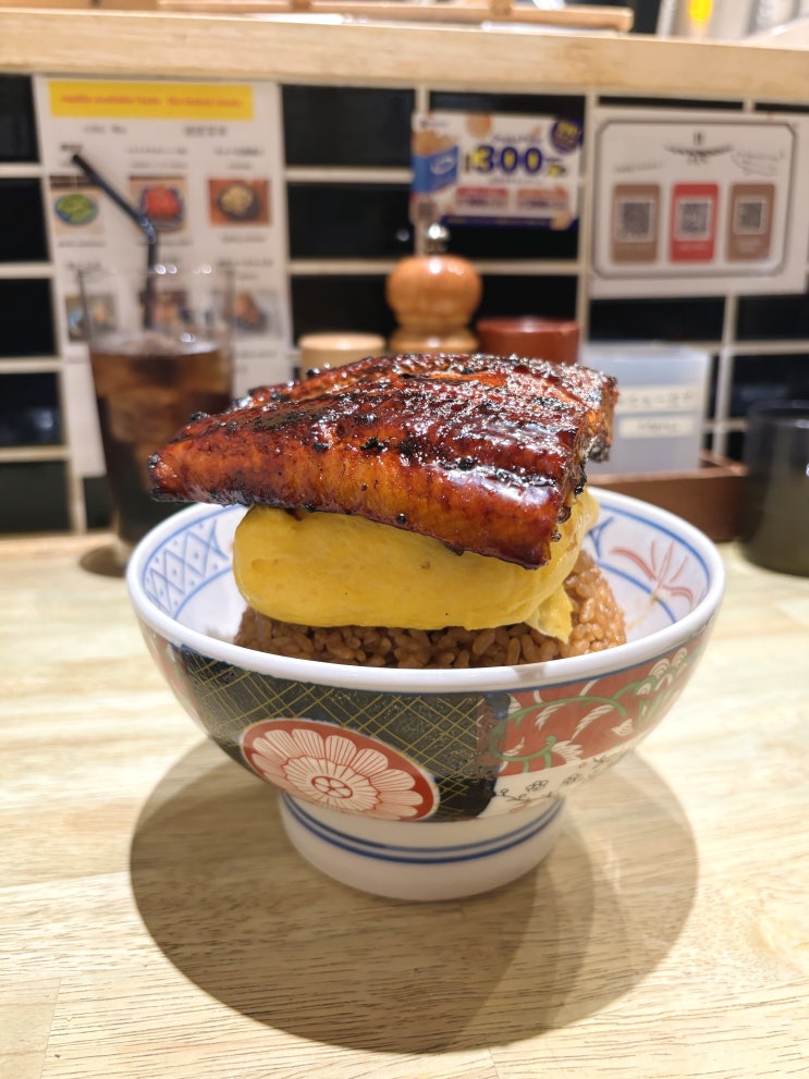  오사카여행 | 탱글탱글한 달걀말이 위에 장어 이불 덮은 우메다 대왕 장어덮밥 맛집 '이즈모 루쿠아'