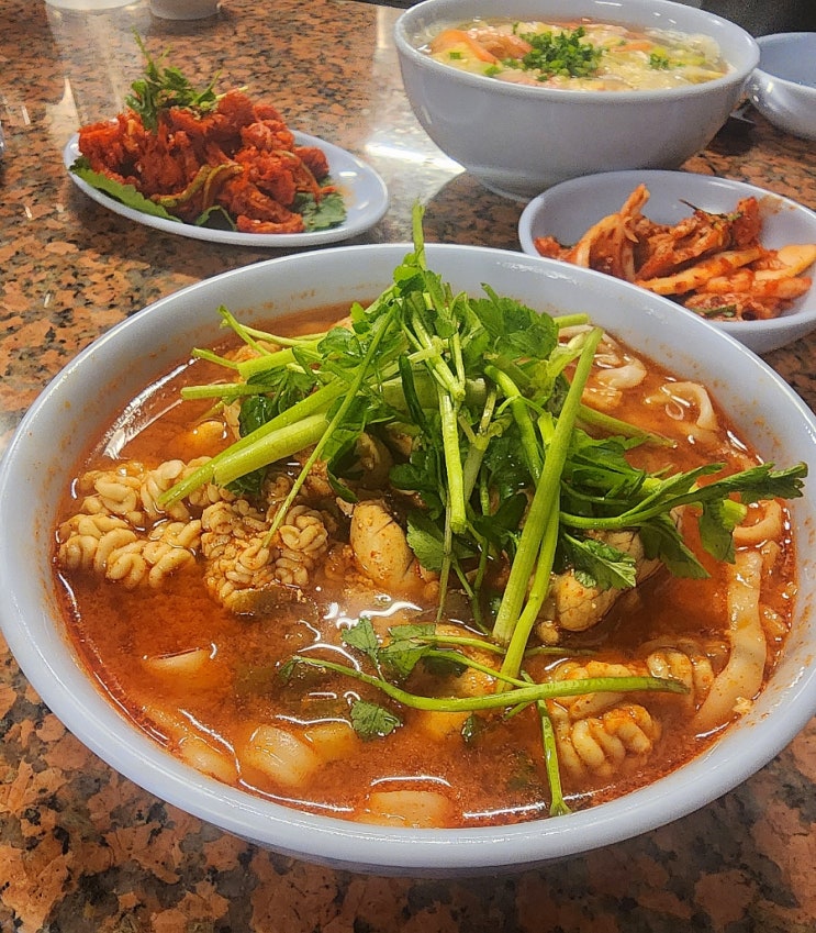 하니칼국수 - 알곤이칼국수 & 새우칼국수가 유명한 장안의 화제 신당동 칼국수맛집