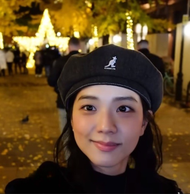  지수처럼 사랑스럽게! 얼굴 작아보이는 여자 모자 종류 가운데 스트릿 패션 브랜드 캉골 베레모 여성 코디