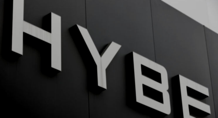 하이브(HYBE), 국내 엔터테인먼트 회사 최초 매출 2조 원 돌파 - 2023년 매출 2조 1781억, 영업이익 2958억 달성