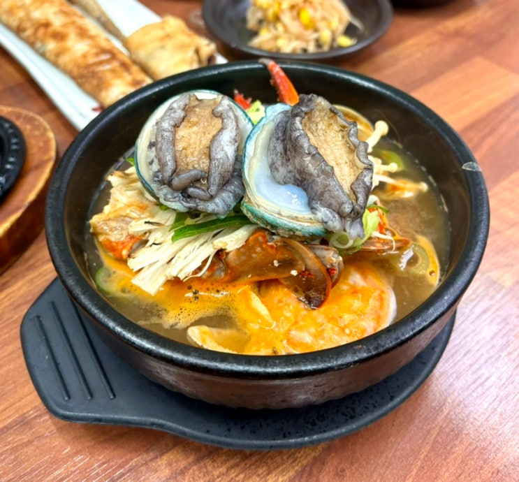  제주공항 근처 맛집 공항뚝배기 본점 가성비 아침식사 전복 해물뚝배기 성게미역국 버터구이 갈치구이 흑돼지 두루치기